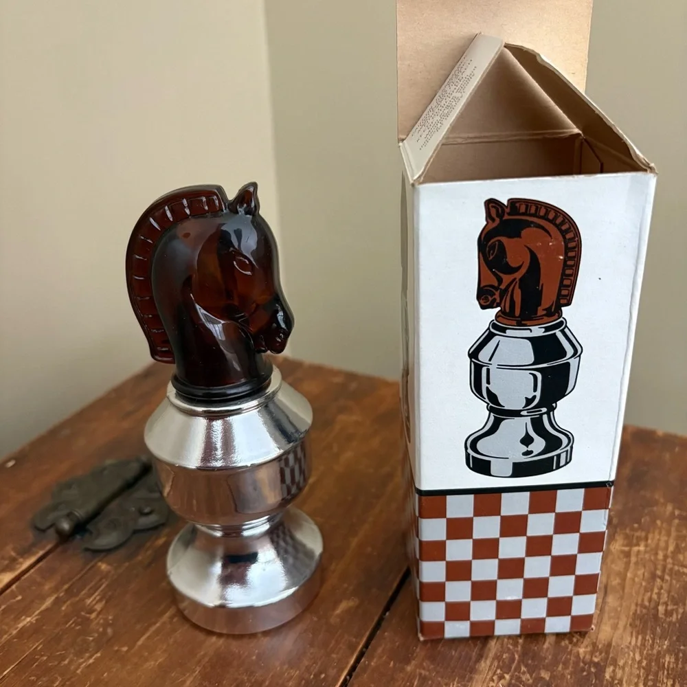 💚Avon Vintage Smart Move II Chess Piece Decanter